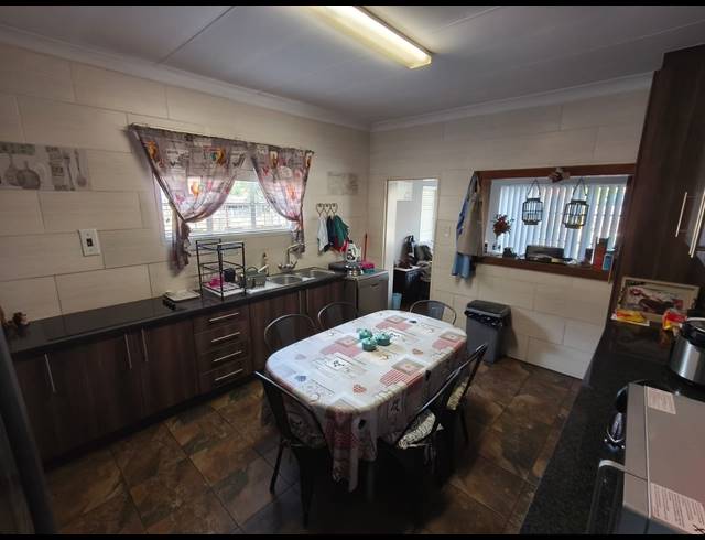 4 BEDROOM FREEHOLD FOR SALE IN OOS EINDE